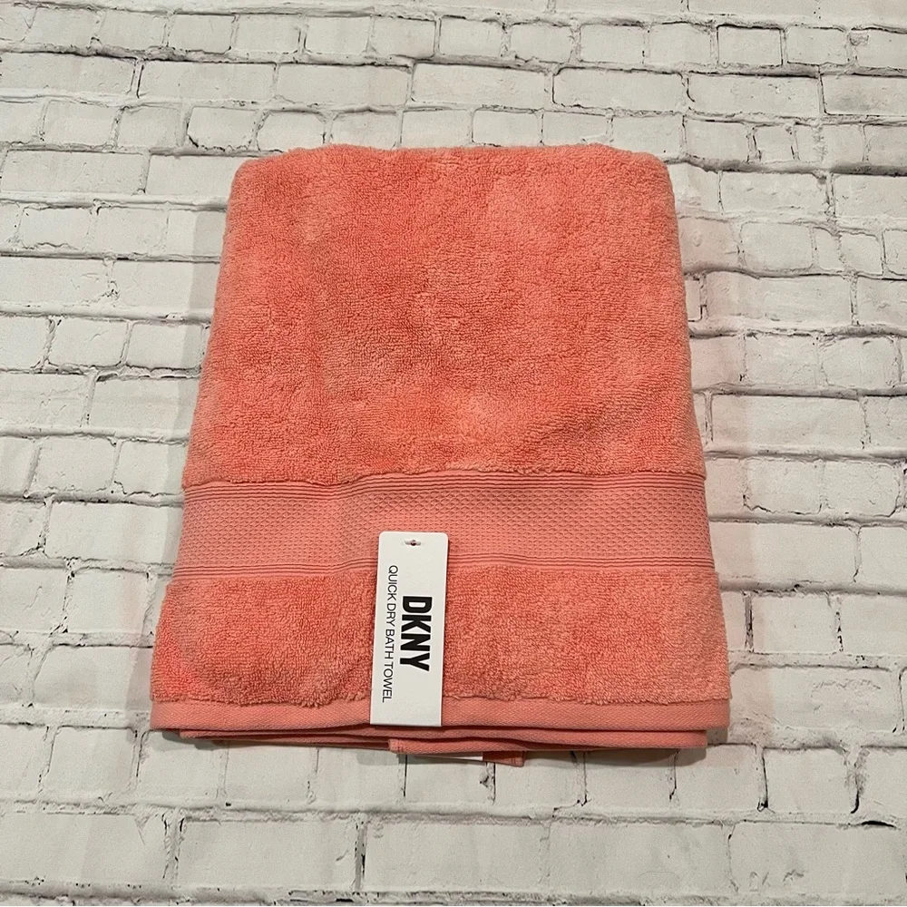 NEW DKNY Nottingham Coral Towel Set, 3 piece, color coral
